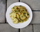 Foto langkah ke 6 dari resep Lyonnaise potato.