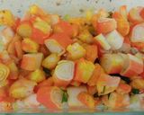 Foto del paso 5 de la receta Tortilla de langostinos y palitos con ensalada y crema de calabaza