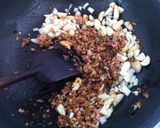 รูปขั้นตอนการทำที่ 5 ของ Oriental Meal : ข้าวผัดแดงแหนมไก่นรก