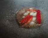 A picture of step 1 of Thakkali Chutney.