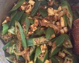 A picture of step 3 of Okra and panner masala (bhindi & panner).