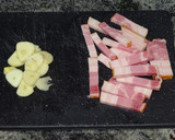 Foto del paso 2 de la receta: Col rehogada con ajo y bacon