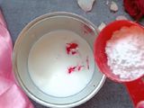 रिफ्रेशिंग रोझ लस्सी (Rose Lassi Recipe In Marathi)