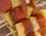 Foto del paso 2 de la receta: Brochetas de salmón y piña