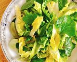 Hình bước làm 1 của món Salad Thanh Cua Dâu Tây Sốt Sữa Chua Thì Là