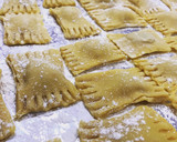 Foto del paso 8 de la receta: Raviolis caseros de pollo y albahaca 🌿