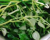 Hình bước làm 1 của món Bò xào lót rau càng cua