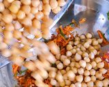 Hình bước làm 3 của món 🌱 Salad Đậu Gà Cà Rốt (Vegan)