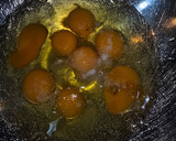 Foto del paso 4 de la receta: Tortilla de espinacas, ajos tiernos y bacalao