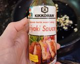 Hình bước làm 3 của món Cá hồi sốt teriyaki và măng tây