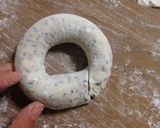 A picture of step 13 of Sesame bagels with rice flour.