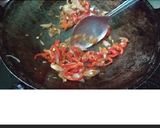 Foto langkah ke 2 dari resep Tumis jamur kancing daun kemangi.