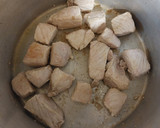 Foto del paso 2 de la receta: Carne de puerco con frijol ayocote