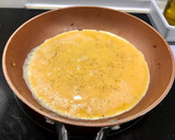 Foto del paso 2 de la receta: Tortilla de cigalitas y ajetes