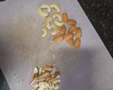 A picture of step 5 of Bottle gourd halwa with nuts and saffron.