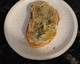 Foto del paso 3 de la receta: Paté de cebolla con frutos secos y flores. Pon flores en tu boca