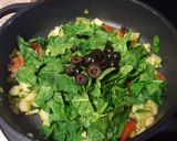 Foto del paso 5 de la receta Pasta con puerro, espinacas y aceitunas negras (vegano)