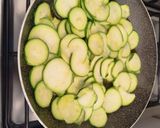 Foto del passaggio 1 della ricetta Rotolo di frittata con zucchine e camoscio d'Oro
