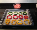 Foto del paso 1 de la receta: Flores de pimiento con carne picada al horno