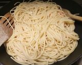 A picture of step 3 of Prawn and prosecco spaghetti.