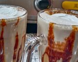 A picture of step 5 of Cold coffee with ice cream.