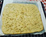 Foto del passaggio 3 della ricetta Focaccia sale rosa e rosmarino