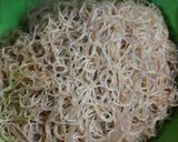 Foto langkah ke 2 dari resep 5) Bihun Goreng Bakso Enak dan Praktis.