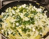 A picture of step 6 of Cheesy leek and spinach pasta.