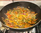 Foto del paso 1 de la receta: Fideos con pollo y verduras con crema de roquefort. Muy fácil! Riquísimo 😋