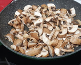 Foto del paso 2 de la receta: Dorada al limón con portobellos al ajillo
