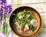 Hình bước làm 3 của món Canh Khoai Sọ Xương Heo Nấu Rau Nhút