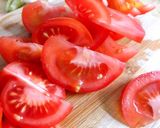 Hình bước làm 3 của món Nui Xào Cá Ngừ Hộp & Cà Chua Phủ Phô Mai