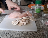 Foto del paso 2 de la receta: Risotto con Pollo y Setas con Aceite y Albahaca