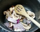 Une image de l'étape 2 de 🧅Gnocchis Sauce parmesan, oignons et champignons.