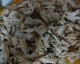 Foto del paso 3 de la receta: Pollo deshilachado en salsa bechamel y espinacas