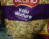 A picture of step 1 of Bhel puri.