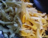 Foto langkah ke 2 dari resep Tumis Jamur Tiram Putih.