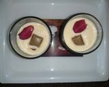 A picture of step 1 of Strawberry shake with kachha mango icecream.