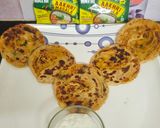 A picture of step 4 of Aloo paratha.