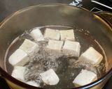 Hình bước làm 2 của món Canh Cải Kale Nấu Chả Cá