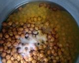 A picture of step 1 of Punjabi kaale chane.