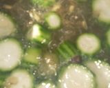 Foto langkah ke 2 dari resep Sayur Bening Oyong, Kemangi & Kecambah.