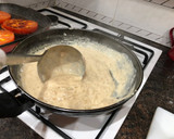 Foto del paso 5 de la receta: Chuletas de cerdo en salsa de cebolla y tomate a la plancha