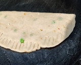 पनीर मटर गुझिया परांठे(Paneer matar gujiya paraathe recipe in Hindi) रेसिपी चरण 4 फोटो
