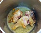 Foto del paso 2 de la receta: Cuartos traseros de pollo con puerros, zanahorias al azafrán