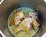 Foto del paso 2 de la receta: Cuartos traseros de pollo con puerros, zanahorias al azafrán