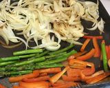 Foto del paso 1 de la receta: Salmón a la plancha con verduras