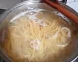 Foto del paso 1 de la receta: Tallarines con crema y mariscos