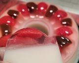 Foto langkah ke 4 dari resep Puding strawberry lapis susu.