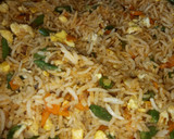 ரோட்டுக்கடை முட்டை ஃப்ரைடு ரைஸ் (Muttai fried rice recipe in tamil) ரெசிபி ஸ்டேப் 7 புகைப்படம்